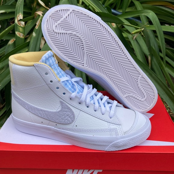 Nike Blazer Mid ‘77 - Picture 2 of 5